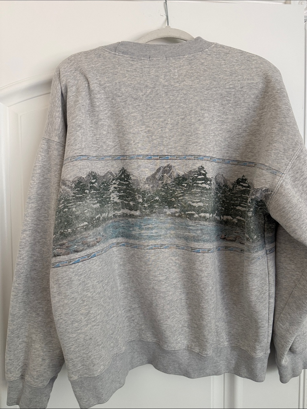 Abercrombie & Fitch Gray Scenic Graphic Crewneck Sweatshirt - Picture 5 of 8